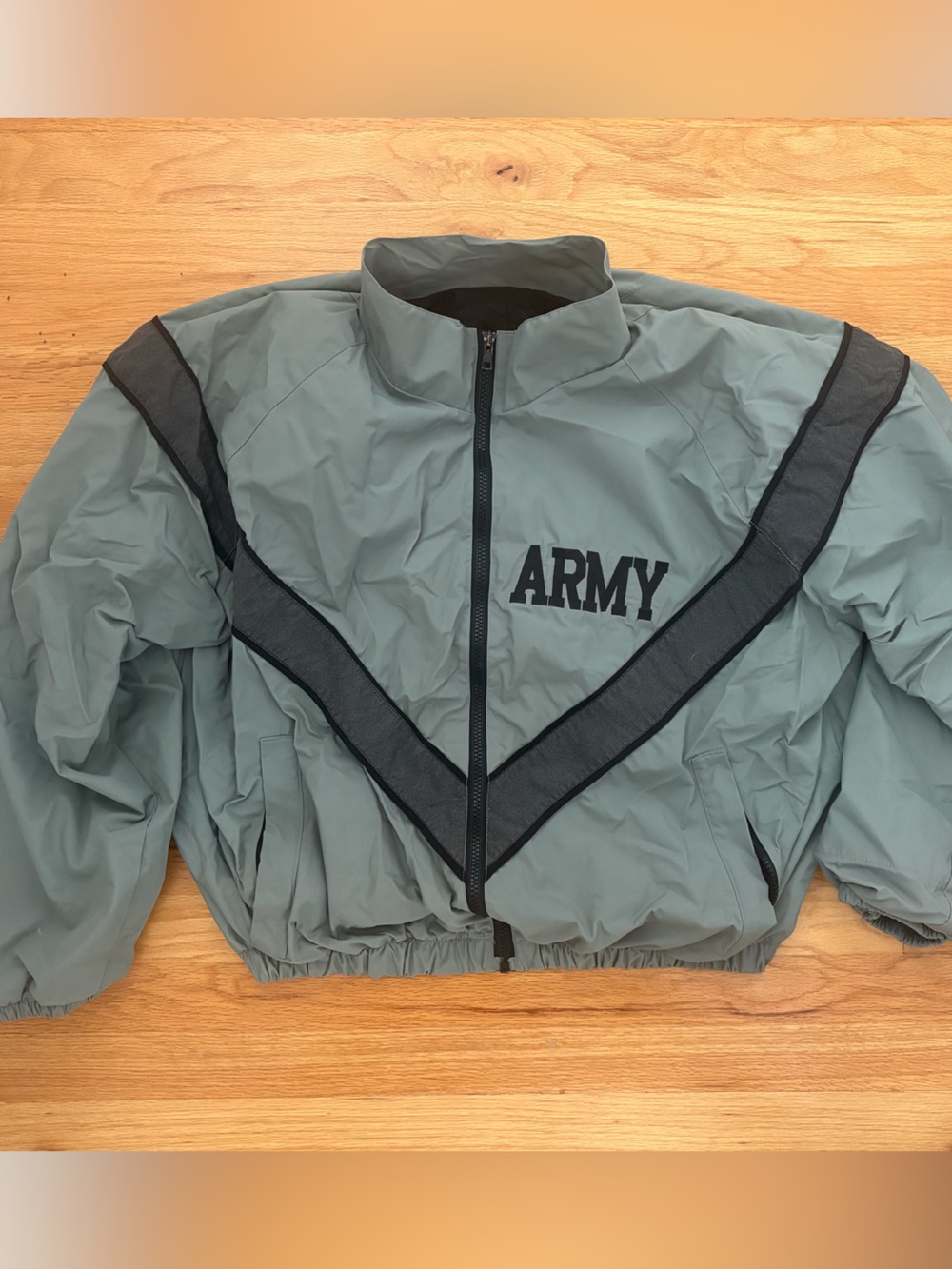 US Army 80s/90s green windbreaker jacket